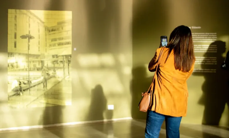 Explore a mostra Constelações Contemporâneas no Teatro Nacional Claudio Santoro. Visitas guiadas com artistas e entrada gratuita até 17 de julho.