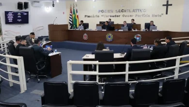 Vereadores de Paraguaçu Paulista aprovam 17 requerimentos exigindo explicações urgentes sobre saúde, obras de turismo e segurança pública municipal.