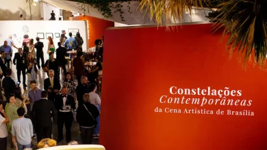 Explore a mostra Constelações Contemporâneas no Teatro Nacional em Brasília. Mais de 200 obras de 41 artistas com entrada totalmente gratuita. Confira!