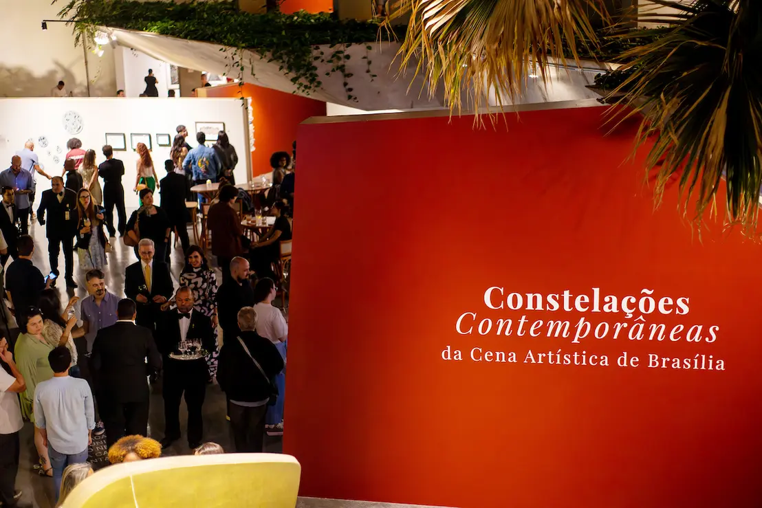 Exposição Constelações Contemporâneas: Arte Grátis em Brasília 6 Explore a mostra Constelações Contemporâneas no Teatro Nacional em Brasília. Mais de 200 obras de 41 artistas com entrada totalmente gratuita. Confira!