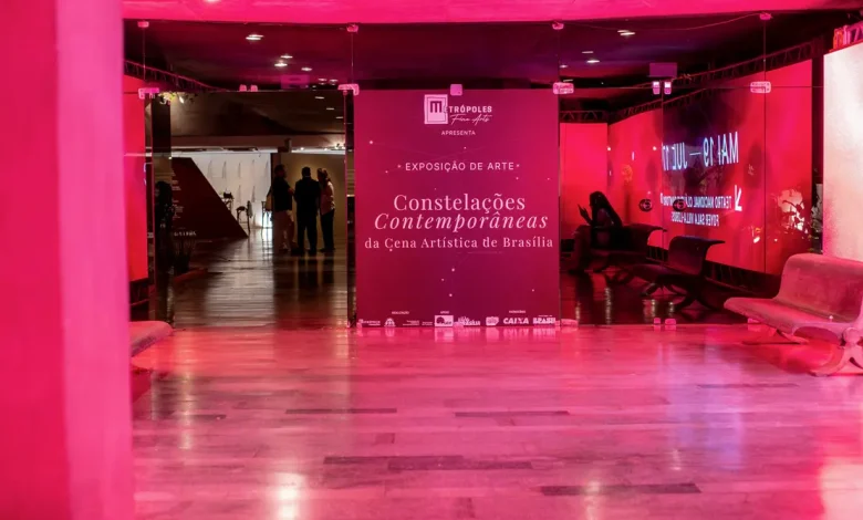 Explore a mostra Constelações Contemporâneas em Brasília. Com 41 artistas e 200 obras, a exposição gratuita redefine a identidade cultural da capital federal.
