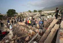 O número de vítimas fatais após os terremotos na Venezuela chega a 1.430. Saiba os detalhes do resgate e a mobilização internacional no país.