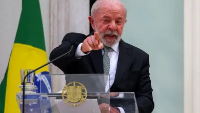 Sem um nome definido pelo PT, o presidente Lula vê adversários saírem na frente na disputa pelo governo de Minas Gerais. Entenda o impacto estratégico.