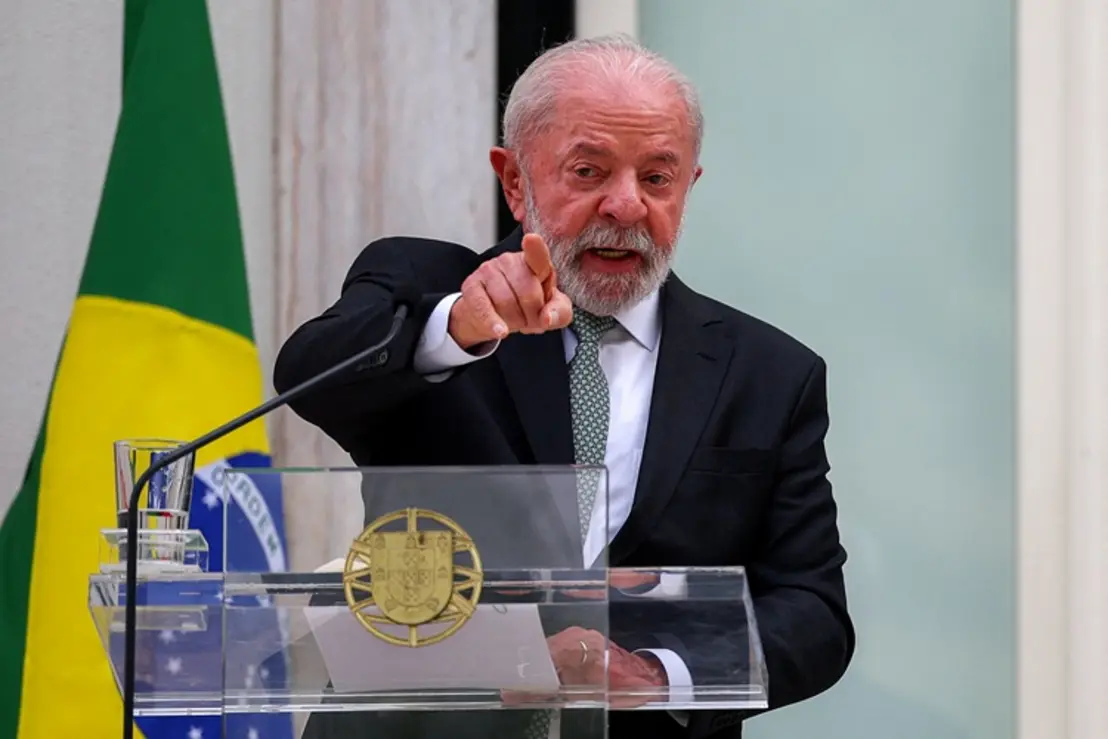 Sem um nome definido pelo PT, o presidente Lula vê adversários saírem na frente na disputa pelo governo de Minas Gerais. Entenda o impacto estratégico.