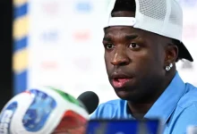 Vinícius Júnior, estrela da Seleção Brasileira, reflete sobre a dolorosa eliminação de 2022 e a preparação para o Mundial. Saiba como o craque se prepara para a estreia do Brasil contra Marrocos.