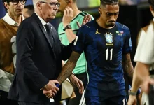 Exames confirmam lesão muscular na coxa direita de Raphinha, atacante da Seleção Brasileira. Entenda o impacto na Copa do Mundo de 2026 e os próximos passos.
