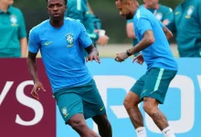 A Seleção Brasileira enfrenta a Escócia em Miami pela última rodada da fase de grupos da Copa do Mundo. Entenda a briga pela liderança do Grupo C e a esperada estreia de Neymar.