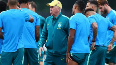A Seleção Brasileira enfrentou um atraso significativo em seu voo para Miami, impactando a preparação antes do jogo decisivo contra a Escócia pela Copa do Mundo. Entenda o que aconteceu.