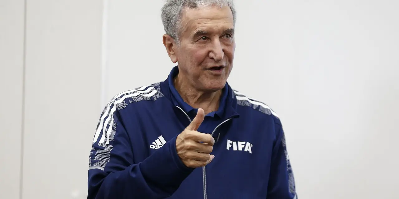 Folha de Paraguaçu detalha a internação de Carlos Alberto Parreira, ex-técnico do tetra. Ele retoma tratamento de linfoma de Hodgkin. Saiba mais sobre sua saúde e carreira.