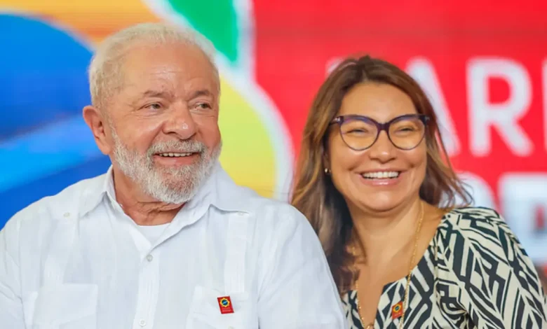 Pesquisa nacional revela que 52% dos eleitores desaprovam a participação direta da primeira-dama Janja na gestão de Lula. Confira os dados detalhados.
