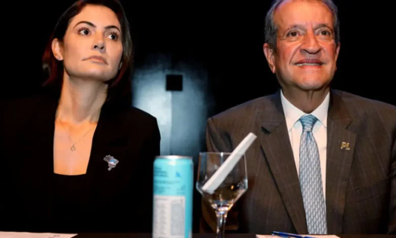 Valdemar Costa Neto articula encontro para selar paz entre Michelle e Flávio Bolsonaro. Entenda o impacto dessa unidade para o futuro do PL nas eleições.