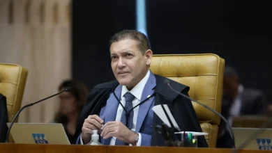 O ministro Nunes Marques foi definido como relator da queixa-crime de Michelle Bolsonaro contra André Janones no STF por calúnia e difamação. Saiba mais.