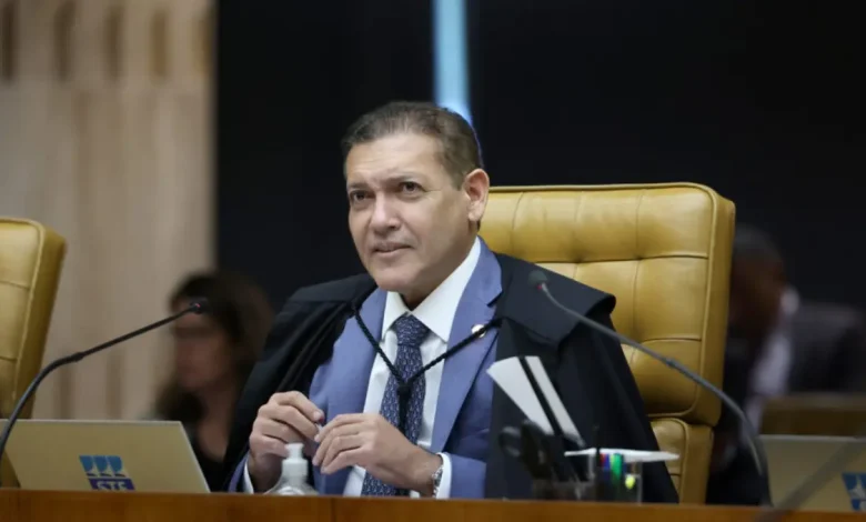 O ministro Nunes Marques foi definido como relator da queixa-crime de Michelle Bolsonaro contra André Janones no STF por calúnia e difamação. Saiba mais.