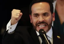 Abelardo de la Espriella recebe credenciais como presidente eleito da Colômbia e promete reconstruir o país com mão firme contra grupos armados.