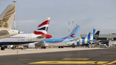 O novo sistema EES União Europeia começou a operar e já provoca atrasos de até seis horas nos aeroportos. Saiba como isso afeta viajantes brasileiros.