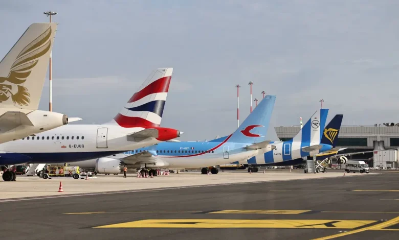 O novo sistema EES União Europeia começou a operar e já provoca atrasos de até seis horas nos aeroportos. Saiba como isso afeta viajantes brasileiros.