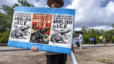 Justiça Federal dos EUA anula regras de imigração de Donald Trump, apontando preconceito e prejuízo a imigrantes legais. Saiba os impactos da decisão.