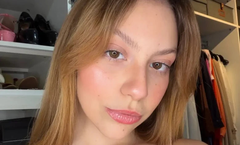 Bruna Furlan, neta de Carlos Alberto de Nóbrega, revelou o fim de seu relacionamento com Guilherme Vieira. Descubra os detalhes das traições e a falta de apoio durante seu tratamento contra o câncer de mama. Leia na Folha de Paraguaçu.