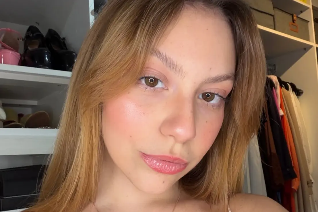 Bruna Furlan, neta de Carlos Alberto de Nóbrega, revelou o fim de seu relacionamento com Guilherme Vieira. Descubra os detalhes das traições e a falta de apoio durante seu tratamento contra o câncer de mama. Leia na Folha de Paraguaçu.