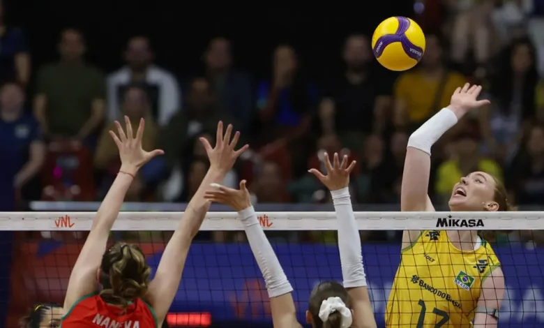 A seleção brasileira de vôlei feminino encerra a semana da VNL enfrentando a Itália em Brasília. Mantenha-se atualizado com a Folha de Paraguaçu sobre o desempenho da equipe e a busca por um título inédito.