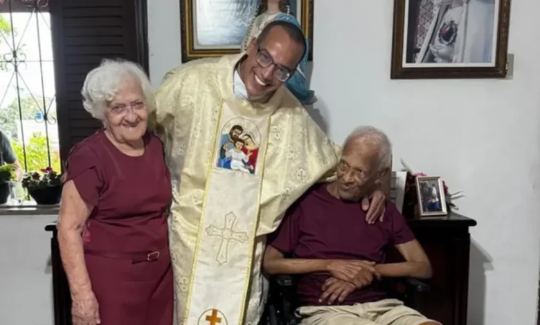 Conheça a emocionante história de Orlando (98) e Francisca (85), que celebraram 70 anos de casamento, as raras Bodas de Vinho. Uma inspiração de amor e família.
