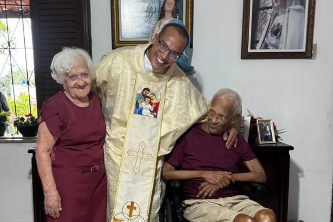 Conheça a emocionante história de Orlando (98) e Francisca (85), que celebraram 70 anos de casamento, as raras Bodas de Vinho. Uma inspiração de amor e família.