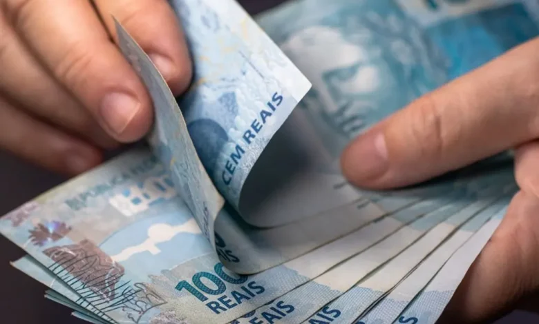 Atenção investidor: resgatar títulos IPCA+ antes do vencimento pode causar perdas de até metade do capital devido à marcação a mercado. Saiba como evitar.