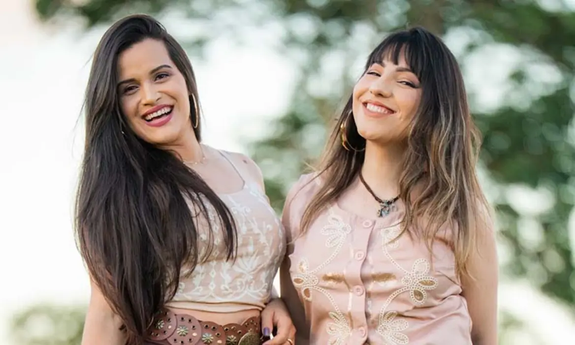 Lutécia Celebra 5º Arraiá Comunitário: Tradição e Alegria Regional 6 Lutécia se prepara para o 5º Arraiá Comunitário, transformando a Praça Arlindo Eiras em palco de cultura junina. Descubra as comidas típicas e shows.