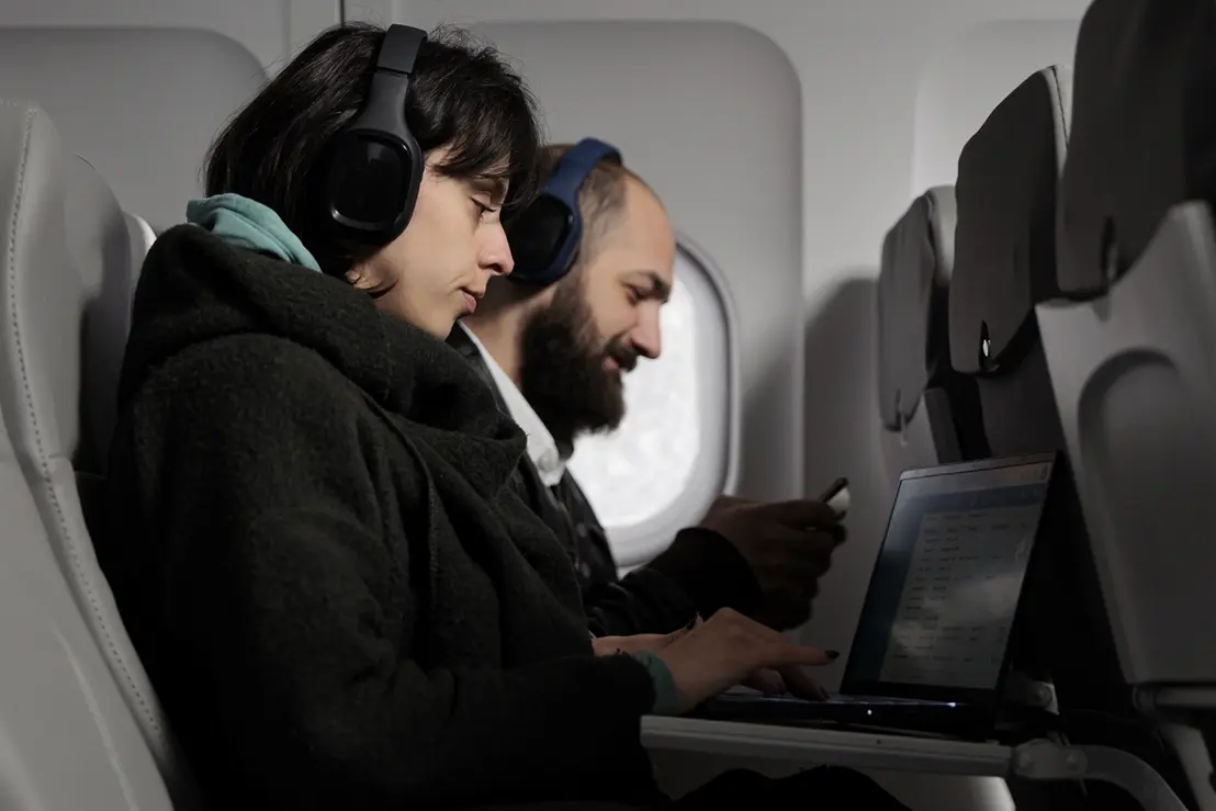 Garanta conforto e uma viagem tranquila! A Folha de Paraguaçu revela os segredos para escolher a melhor poltrona no avião, muitas vezes sem custo extra. Dicas essenciais para viajantes!