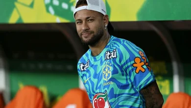 Neymar Jr. exibiu um novo corte e cor de cabelo, marcando sua preparação para a Copa do Mundo de 2026. A Folha de Paraguaçu traz os detalhes exclusivos.