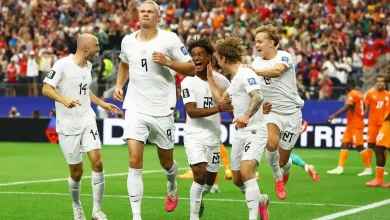 A Noruega de Haaland superou a Costa do Marfim por 2 a 1 e enfrentará o Brasil nas oitavas de final da Copa do Mundo. Descubra os detalhes do confronto histórico e a invencibilidade norueguesa!