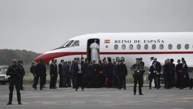 O Papa Leão XIV enfrentou problemas técnicos em voo na Espanha e precisou de ajuda do rei Felipe VI para voltar a Roma. Confira os detalhes do caso.