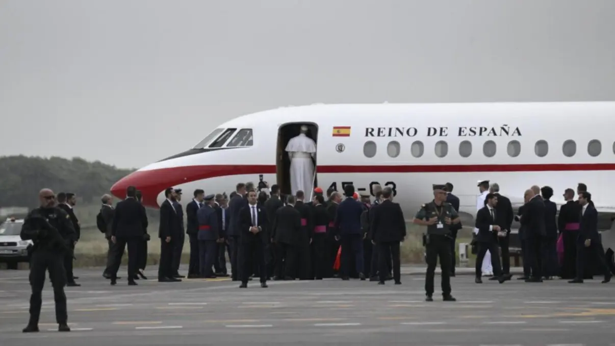 Papa Leão XIV: pane em avião exige socorro de rei da Espanha 6 O Papa Leão XIV enfrentou problemas técnicos em voo na Espanha e precisou de ajuda do rei Felipe VI para voltar a Roma. Confira os detalhes do caso.