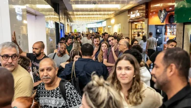 A conectividade aérea global não retomou o patamar pré-pandemia. Entenda como o excesso de regulação e a burocracia afetam o setor e encarecem os voos.