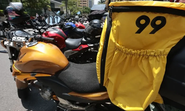 Governo prepara linha de crédito com juros baixos para entregadores de aplicativo comprarem motos novas. Descubra as regras e quem terá direito.