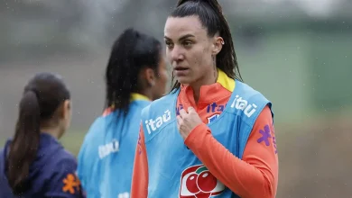 Zagueira Paloma Maciel sofre grave lesão no LCA e agrava crise no futebol feminino do Cruzeiro. Entenda a série de contusões e o que está sendo feito para investigar.