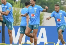 Acompanhe a Folha de Paraguaçu! A Seleção Brasileira embarcou para Houston, Texas, em busca da vitória no primeiro jogo eliminatório da Copa do Mundo. Não perca!