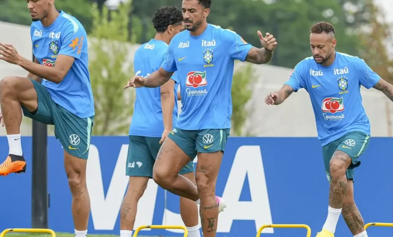 Acompanhe a Folha de Paraguaçu! A Seleção Brasileira embarcou para Houston, Texas, em busca da vitória no primeiro jogo eliminatório da Copa do Mundo. Não perca!