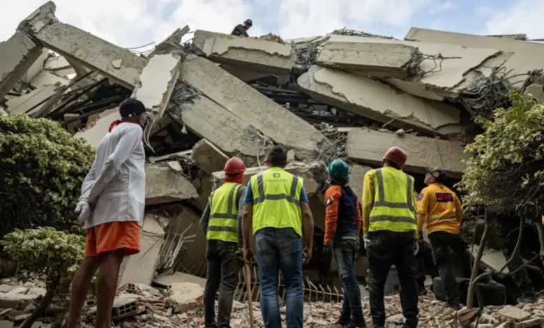 Terremotos na Venezuela deixam rastro de destruição e prejuízos estimados em R$ 34,7 bilhões. Confira os detalhes desta tragédia humanitária.