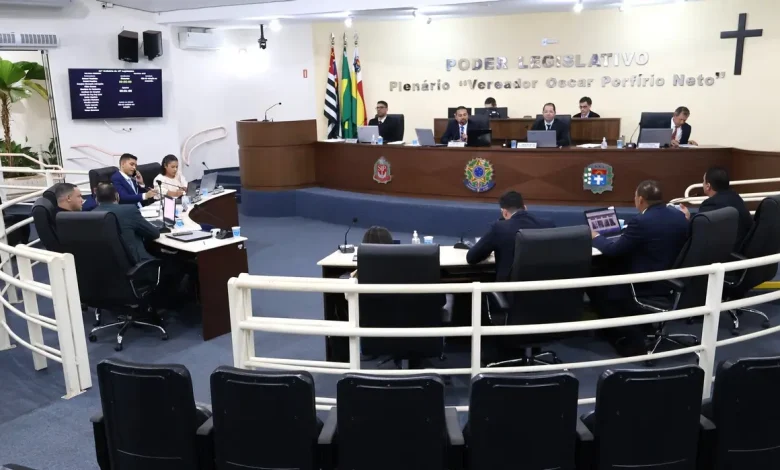 Vereadores de Paraguaçu Paulista apresentam requerimentos buscando soluções urgentes para problemas de infraestrutura e serviços públicos na cidade.