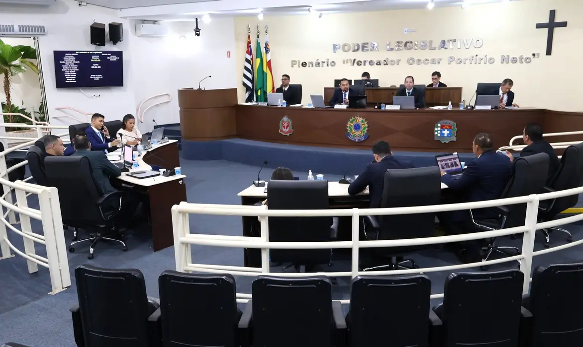 Vereadores de Paraguaçu Paulista apresentam requerimentos buscando soluções urgentes para problemas de infraestrutura e serviços públicos na cidade.