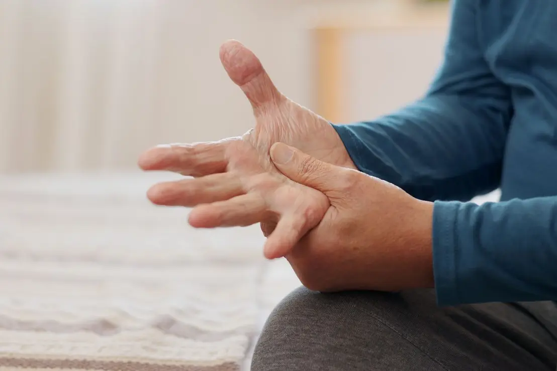 Transplante de células-tronco marca avanço contra Parkinson 6 Pesquisadores alcançam marcos inéditos no tratamento do Parkinson via transplante de células-tronco. Entenda como a ciência busca frear a doença neurodegenerativa.