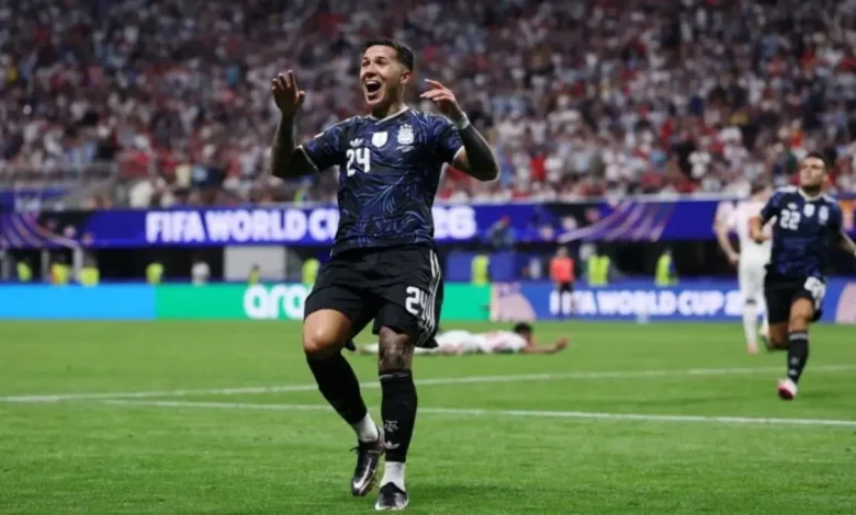 Em uma partida histórica, a Argentina superou a Inglaterra nos acréscimos e assegurou sua classificação para a grande final da Copa do Mundo.