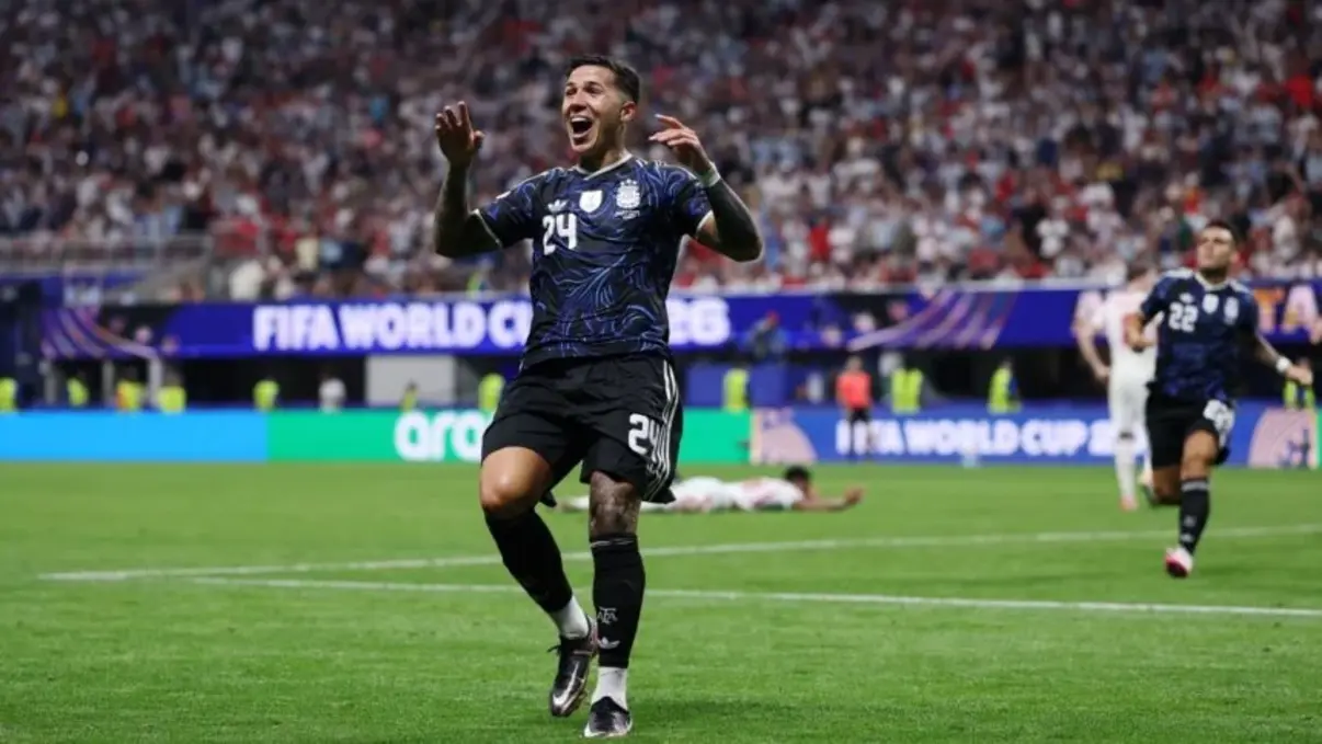 Em uma partida histórica, a Argentina superou a Inglaterra nos acréscimos e assegurou sua classificação para a grande final da Copa do Mundo.