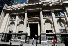 Javier Milei dispara críticas contra a gestão do Banco Central da Argentina, citando hiperinflação e defendendo reformas estruturais profundas na economia.