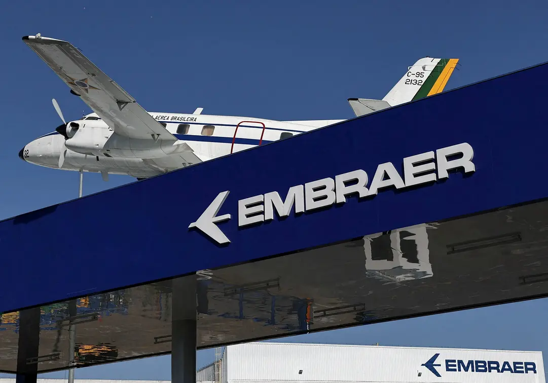 Embraer brilha no Farnborough Air Show com pedidos bilionários 6 A Embraer reverte um início lento no Farnborough Air Show e fecha contratos bilionários, consolidando sua força no mercado de aviação global.