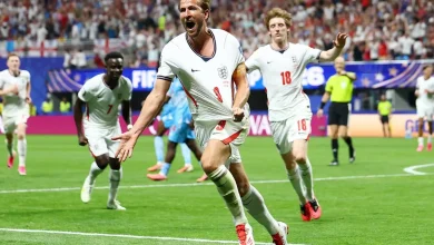 Inglaterra Garante Vaga nas Oitavas da Copa com Virada Espetacular 2 A Inglaterra virou o jogo contra a República Democrática do Congo por 2 a 1, com dois gols de Harry Kane, garantindo sua vaga nas oitavas da Copa do Mundo. Leia na Folha de Paraguaçu.