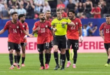 A chefia da arbitragem da FIFA rompe o silêncio e rebate alegações de parcialidade em jogos da Argentina e Egito, reafirmando a integridade das decisões.