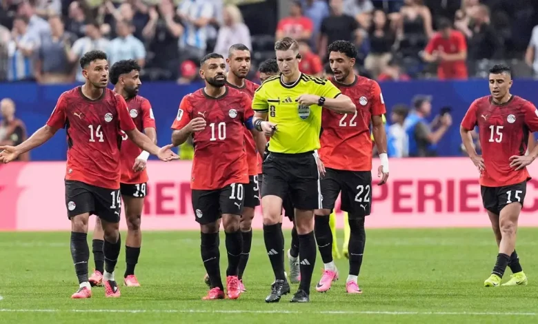A chefia da arbitragem da FIFA rompe o silêncio e rebate alegações de parcialidade em jogos da Argentina e Egito, reafirmando a integridade das decisões.