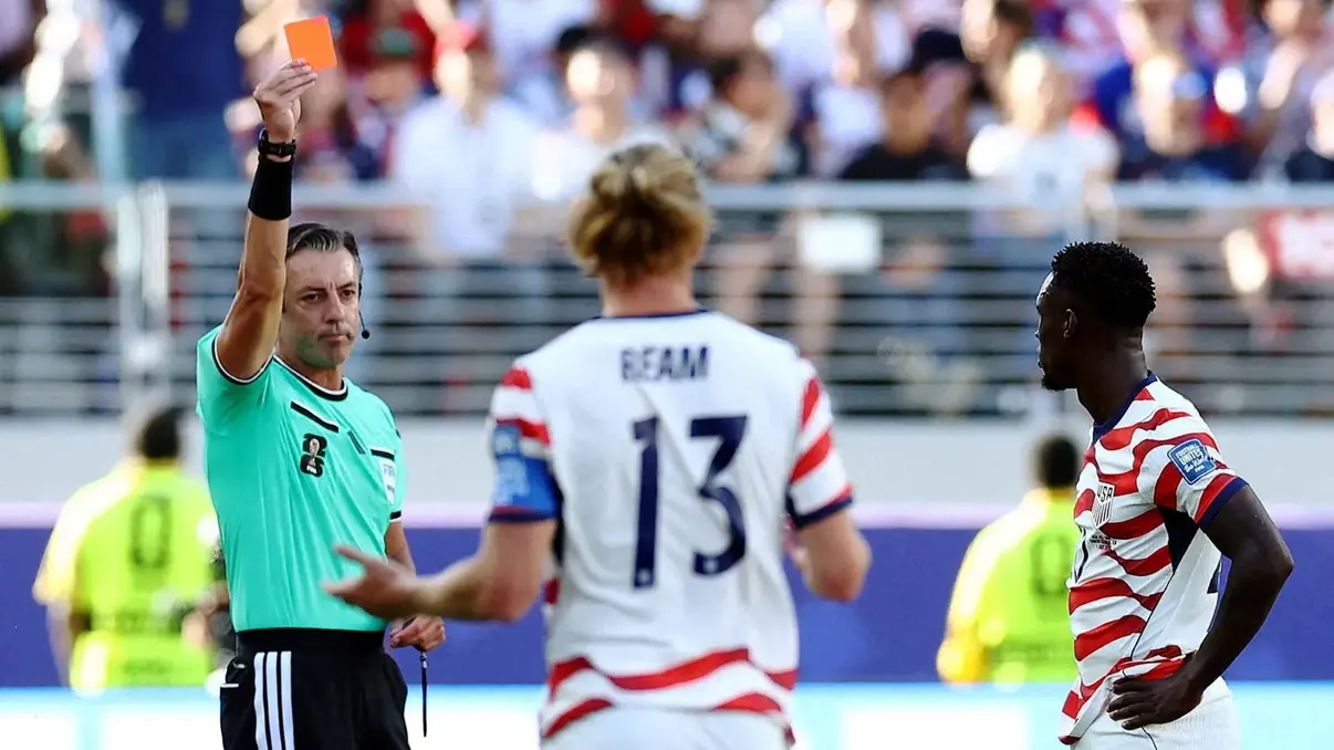 Polêmicas da Copa 2026: Arbitragem e a Lei Vini Jr. em Foco 6 Entenda as maiores polêmicas que marcaram a Copa do Mundo de 2026, desde decisões controversas de arbitragem até a implementação da Lei Vini Jr.